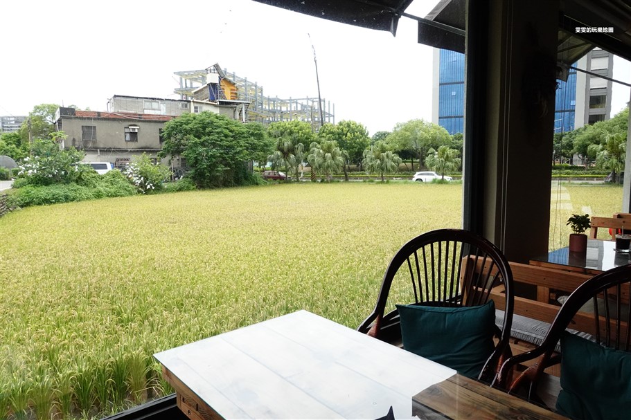 新竹竹北。有田咖啡，中藥行改建的老宅咖啡廳,可以邊用餐、邊享受田園風光 @雯雯的玩樂地圖