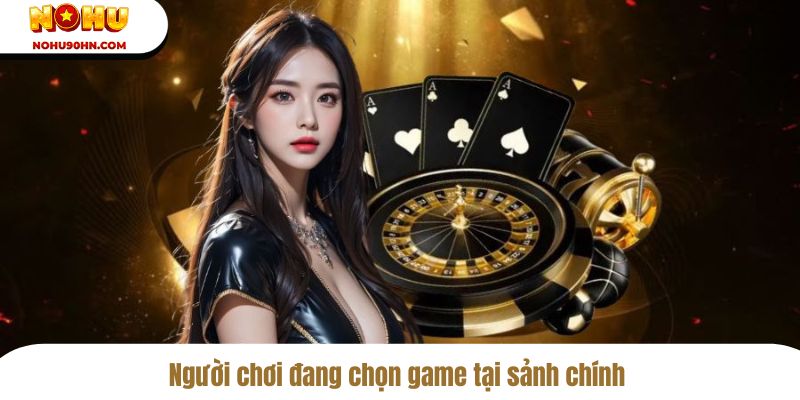 Người chơi đang chọn game tại sảnh chính