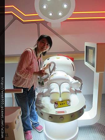 [文藝]Robot Kitty未來樂園展~102/7/12~10/20 在松山文創園區展開囉 @雯雯的玩樂地圖