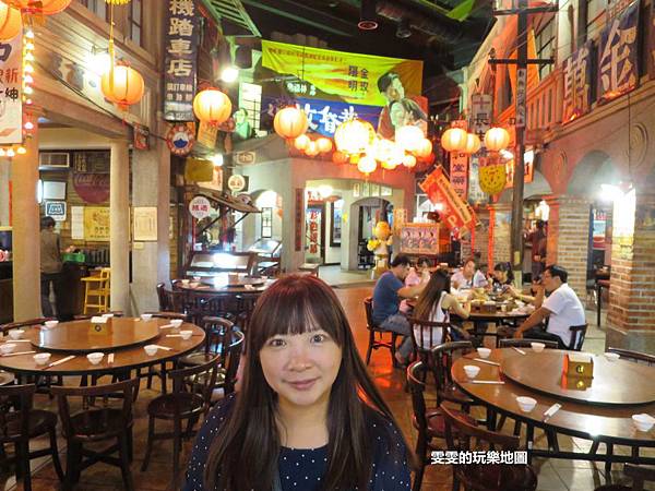 [台中北區]香蕉新樂園~台灣懷舊餐廳，讓人彷彿進入時光隧道回到從前，真實重現古早年代街道/台中景點/台中餐廳 @雯雯的玩樂地圖