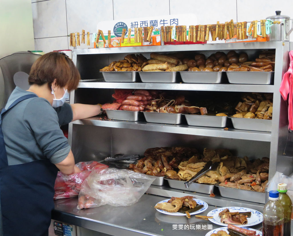 新竹。莊記牛肉麵館,隱身在市場中的人氣排隊美食 @雯雯的玩樂地圖