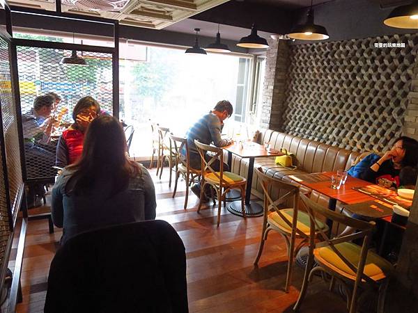 [台北士林]有沒有咖啡Double H壹號店~近台北捷運士林站,工業風裝潢,提供多樣化餐點。飲品選擇(結束營業) @雯雯的玩樂地圖