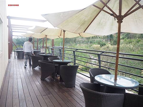 新竹竹東景觀餐廳。莫內咖啡(竹東店)，台3線上濃濃峇里島風格的景觀咖啡廳 @雯雯的玩樂地圖