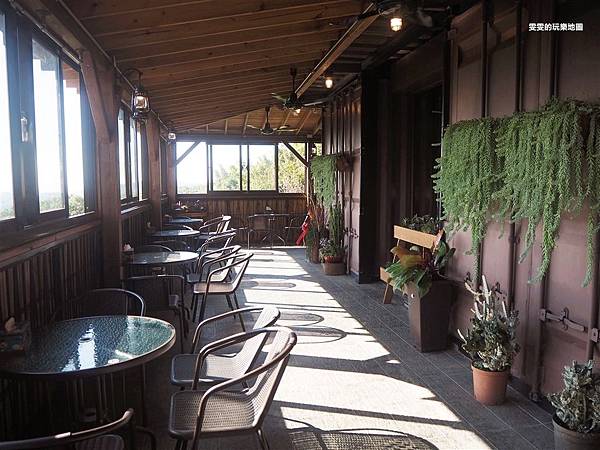 桃園復興景觀餐廳。丸山咖啡,遠眺山景,還能俯瞰到石門水庫的美景 @雯雯的玩樂地圖
