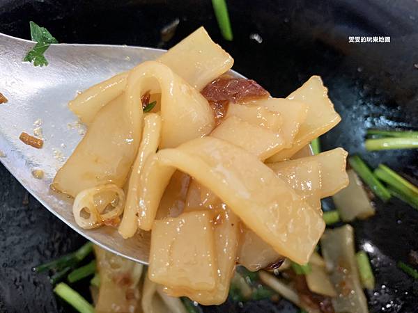 新竹關西美食。阿婆麵,滷的入味透亮的小菜,很容易讓人失手多夾啊~ @雯雯的玩樂地圖