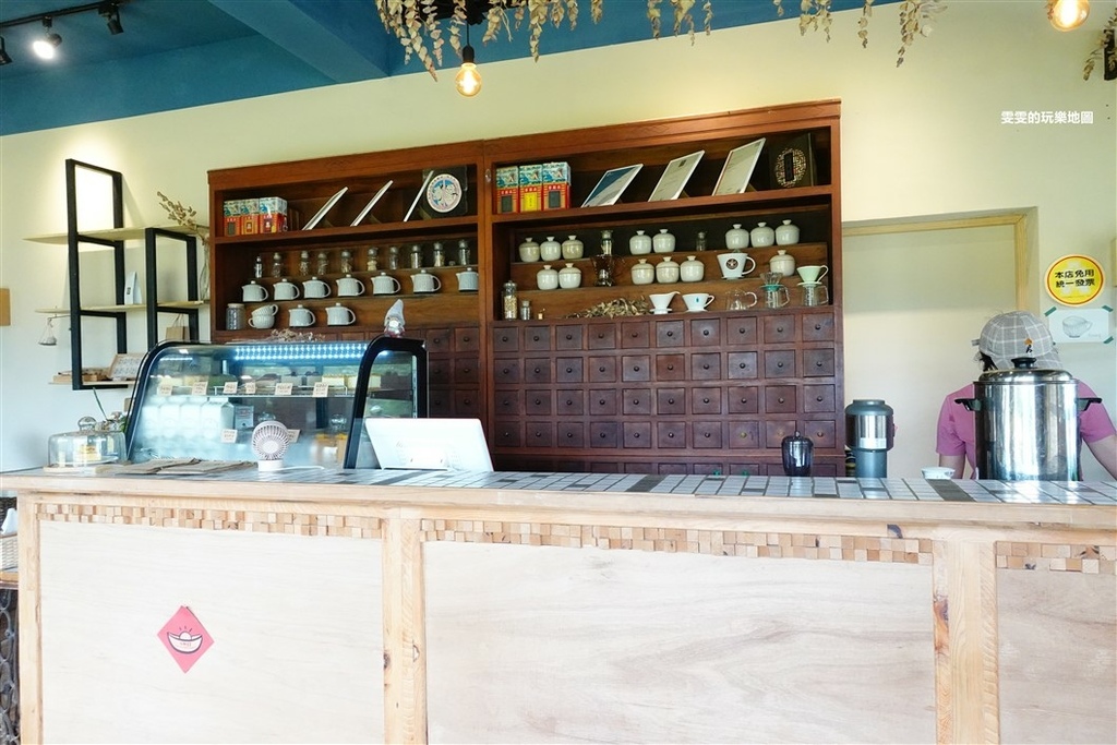 新竹。有田咖啡，中藥行改建的老宅咖啡廳,可以邊用餐、邊享受田園風光 @雯雯的玩樂地圖